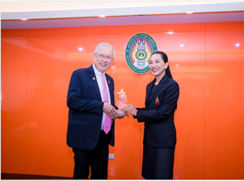 รางวัล EXCELLENCE IN ACADEMIC SERVICES
REVENUE และ รางวัล รางวัล EXCELLENCE IN
PUBLIC RELATIONS